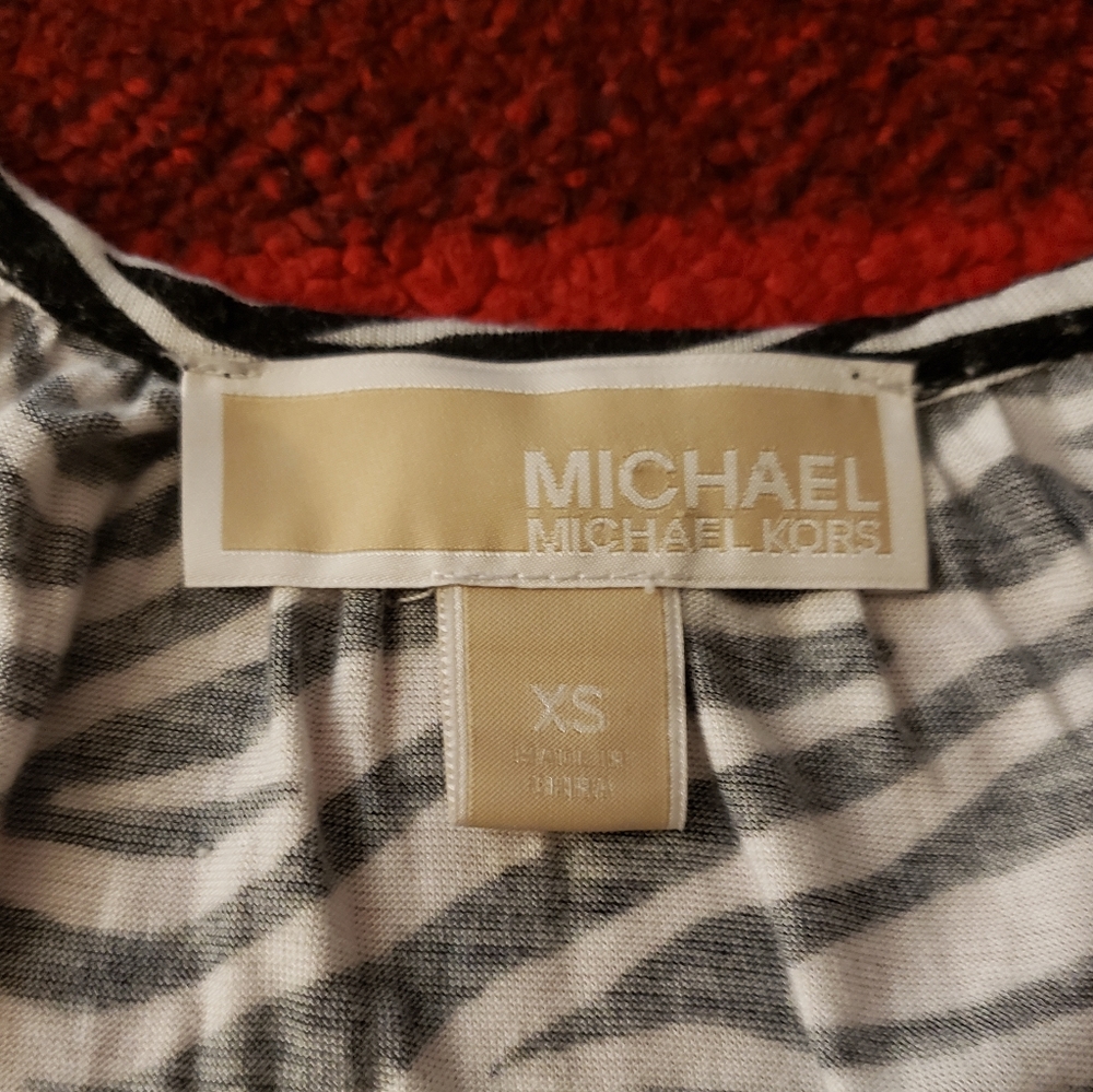 Michael Kors "Zebra Print" top - Picture 3 of 12